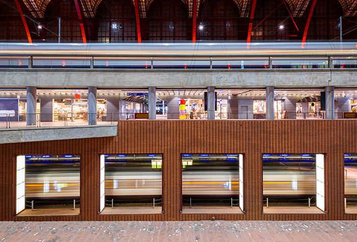 ROVASI illumine la Gare Centrale d'Anvers, Belgique.