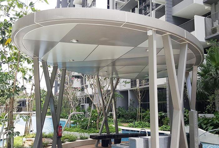 Rovasi ilumina los espacios exteriores del complejo Riverbank en Singapur