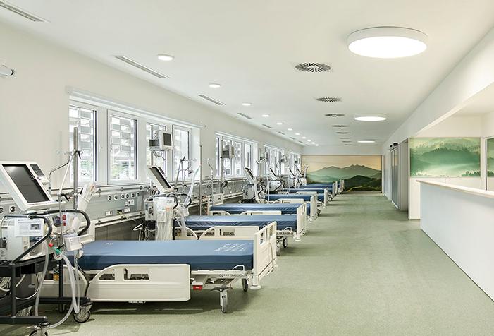 ROVASI ilumina el Hospital COVID -  Vall d’Hebron de Barcelona.