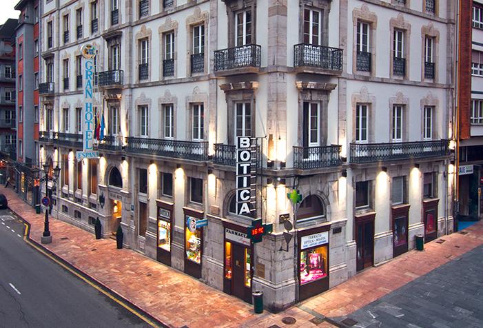 ROVASI lights up the facade of the Gran Hotel España Oviedo Spain