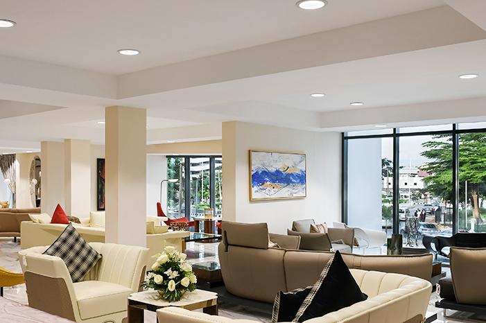 ROVASI il·lumina el nou showroom de Home Options a Lagos, Nigèria