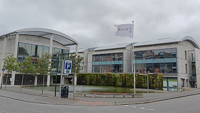 L’HÔTEL DE VILLE DE REYKJAVÍK a choisi les luminaires ADAPT de ROVASI pour mettre en place un éclairage performant, durable et personnalisé