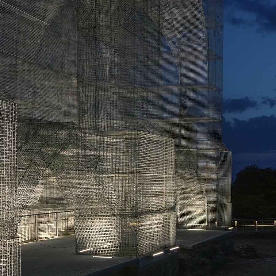 Customized DISTRICT 800 linear projectors at Castillo de Burgos