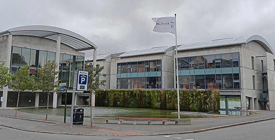 DAS RATHAUS REYKJAVIK wählte ADAPT-Beleuchtungskörper von ROVASI