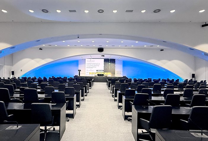 ADAPT downlights by ROVASI bring lighting efficiency and flexibility to the Santiago Grisolía Auditorium in Valencia