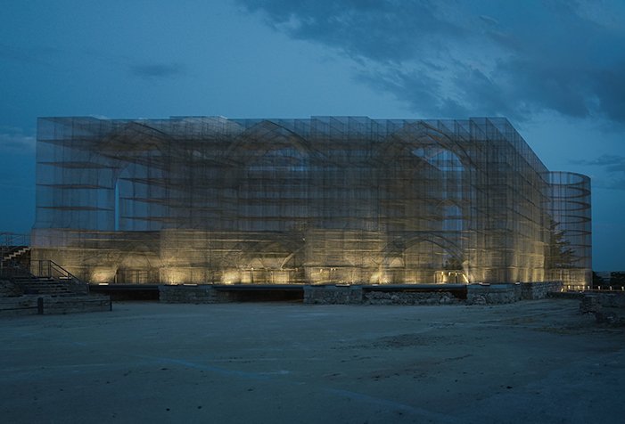 Els projectors lineals DISTRICT 800 personalitzats de ROVASI il·luminen la nova intervenció arquitectònica del Castell de Burgos