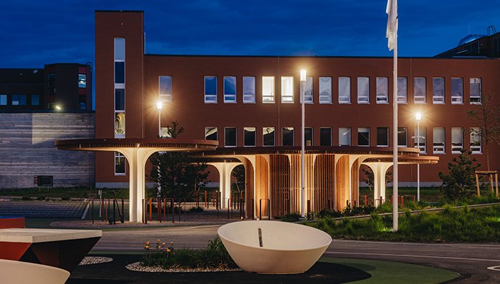 TERRA and LOTUS uplights by ROVASI illuminate outdoor spaces of Mustamäe State Gymnasium in Tallinn
